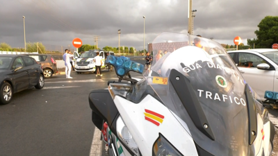 Control da Garda Civil de Tráfico nunha estrada galega