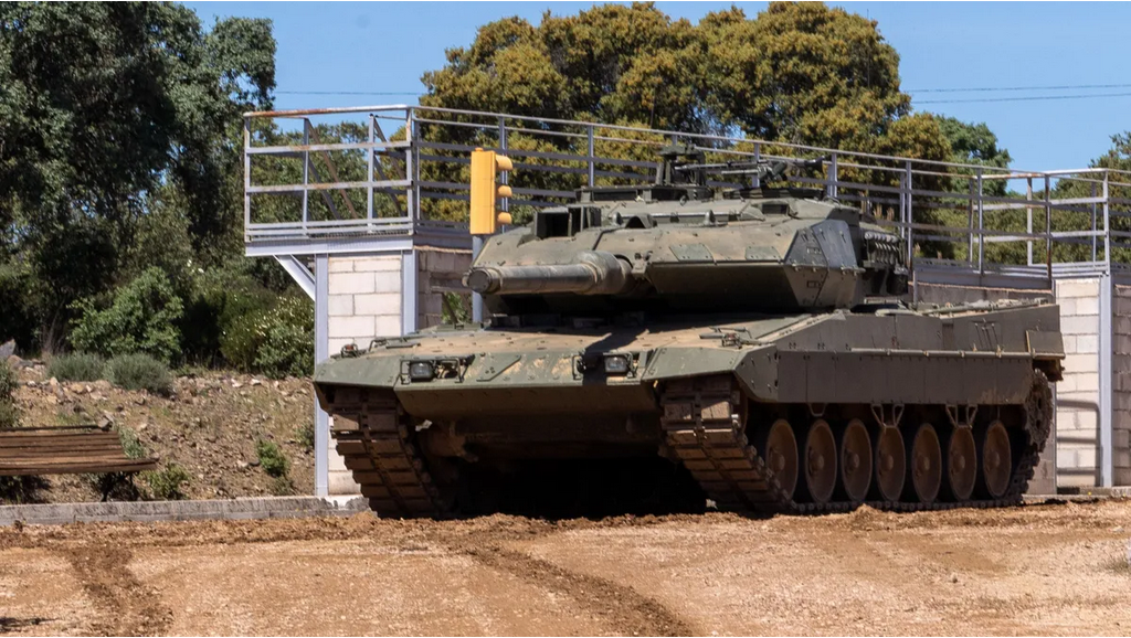 Carro de combate Leopard español en manobras