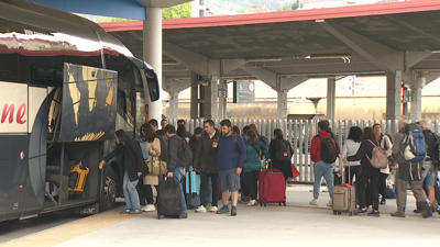 Viaxeiros do tren toman en Ourense o autobús cara Santiago