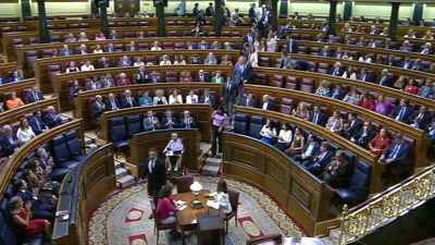 Deputados e senadores de Vox abandonan o hemiciclo cando ía falar o presidente colombiano