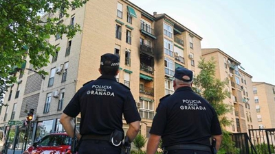 Vivenda afecta polo incendio en Granada (EFE Miguel Ángel Molina)