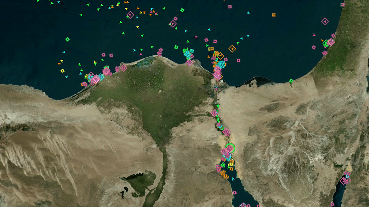 Imaxe de sátelite da Canle de Suez co tráfico marítimo interrompido