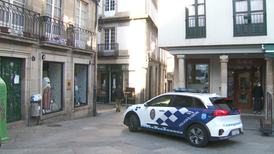 Patrulla da Policía Local de Ourense na Praza do Ferro