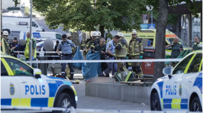 Lugar do tiroteo en Estocolmo coa policía e servizos de emerxencia