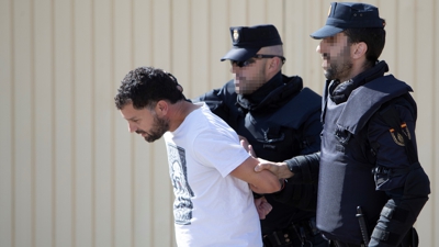 Detención dun manifestante durante a folga do metal en Vigo (EFE/Salvador Sas)