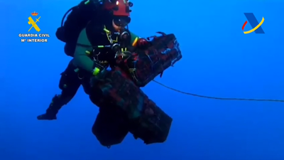 Un mergullador coa droga intervida no fondo do caso do buque nas Palmas/Axencia Tributaria