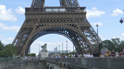 Imaxes da Torre Eiffel en París tras a reapertura despois do falso aviso de bomba
