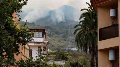 O incendio de Tenerife obriga a novas evacuacións