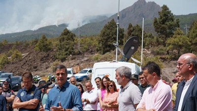 O presidente do Goberno anuncia en Tenerife a declaración de zona catastrófica no vindeiro Consello de Ministros (EFE/ Ramón De La Rocha)