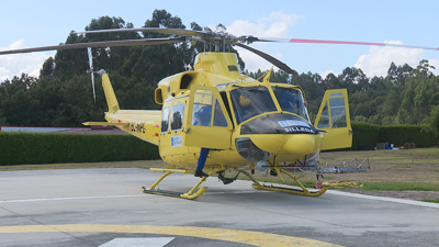 Helicóptero de extinción na base helitransportada de Silleda