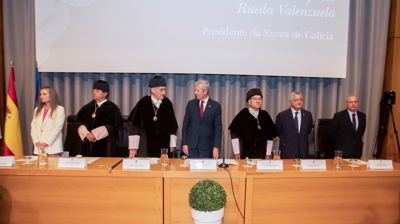 Os reitores das tres universidades galegas xunto ao presidente da Xunta (EFE/Salvador Sas)
