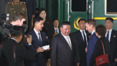 O líder norcoreano foi recibido con honras na fronteira rusa de Oriente