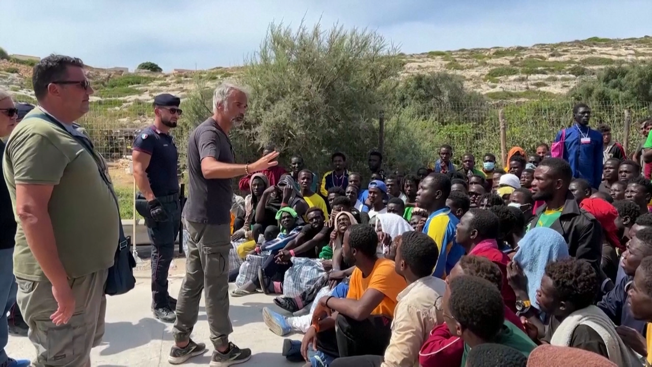 Migrantes na illa de Lampedusa