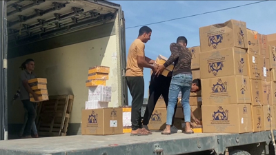 Descarga de axuda humanitaria en Gaza