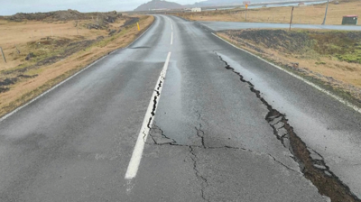 Efectos dos terremotos dos últimos días en Grindavík (Reuters)