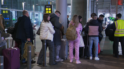 Non todos os pasaxeiros optaron pola proposta de Ryannair para non perder conexións en Madrid