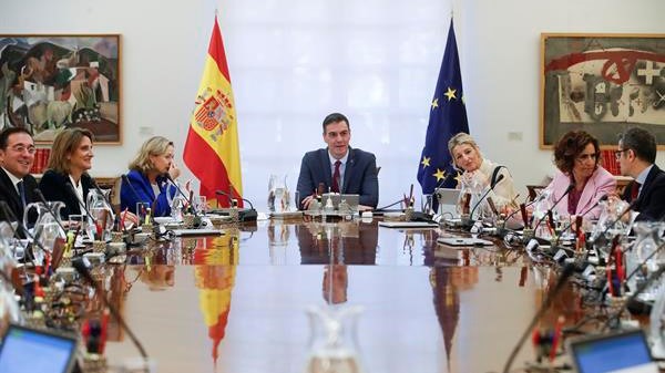 Sánchez preside o primeiro Consello de Ministros do seu novo Goberno (EFE/Juan Carlos Hidalgo)