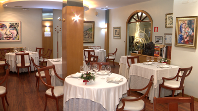 Un dos salóns do restaurante El Quijote que a noite de Reis estará ao completo de comensais
