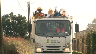 Os Reis Magos chegaron en camión a Borborás