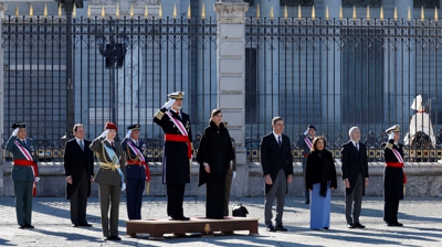 A familia real na praza da Armería este sábado. EFE/Zipi Aragón