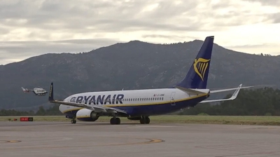 Avión de Ryanair no aeroporto de Peinador (Vigo)