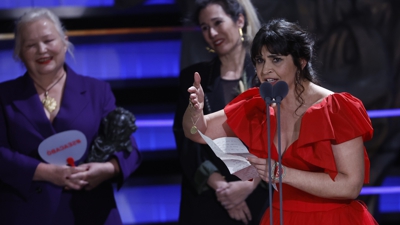 Janet Novás co seu Goya a mellor actriz revelación (EFE)