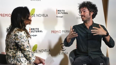 O xornalista e escritor vigués Luis García-Rey, durante a rolda de prensa en que se anunciou que é o gañador do Premio Primavera de Novela, este venres en Madrid (EFE / JP Gandul)