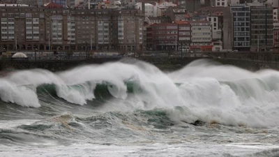 Ondas na Coruña (EFE)