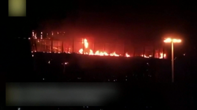 Imaxes do centro comercial mentres está activo o incendio (Reuters)