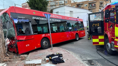 Autobús accidentado en Valdemoro (Imaxe: Emerxencias112 Madrid)
