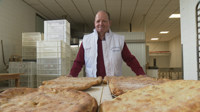 Criado na panadería, Manuel Bouzada leva fariña no sangue