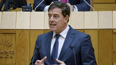 O voceiro socialista, José Ramón Gómez Besteiro, durante a súa intervención este xoves no Parlamento de Galicia (EFE / Lavandeira jr).