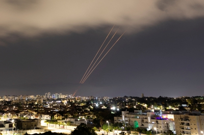 Actívase o sistema antimísiles en Israel (Reuters); en directo a cidade de Tel Aviv (Reuters Live)