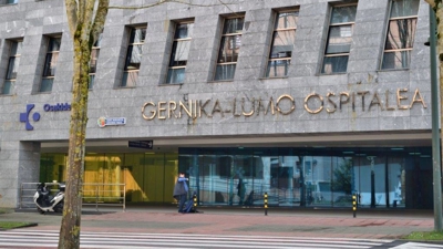 Unha muller que residía no casarío foi trasladada ao hospital de Gernika por inhalación de fume