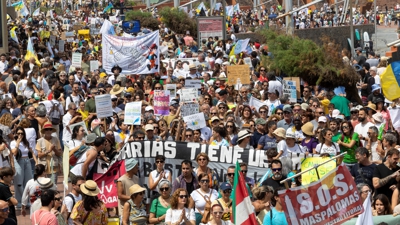 Participantes na protesta das Palmas de Gran Canaria. EFE/Quique Curbelo