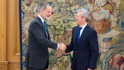 Imaxe de arquivo do rei Filipe VI co presidente da Xunta, Alfonso Rueda (Europa Press).