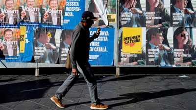 Carteis electorais en Tarragona. EFE/Enric Fontcuberta