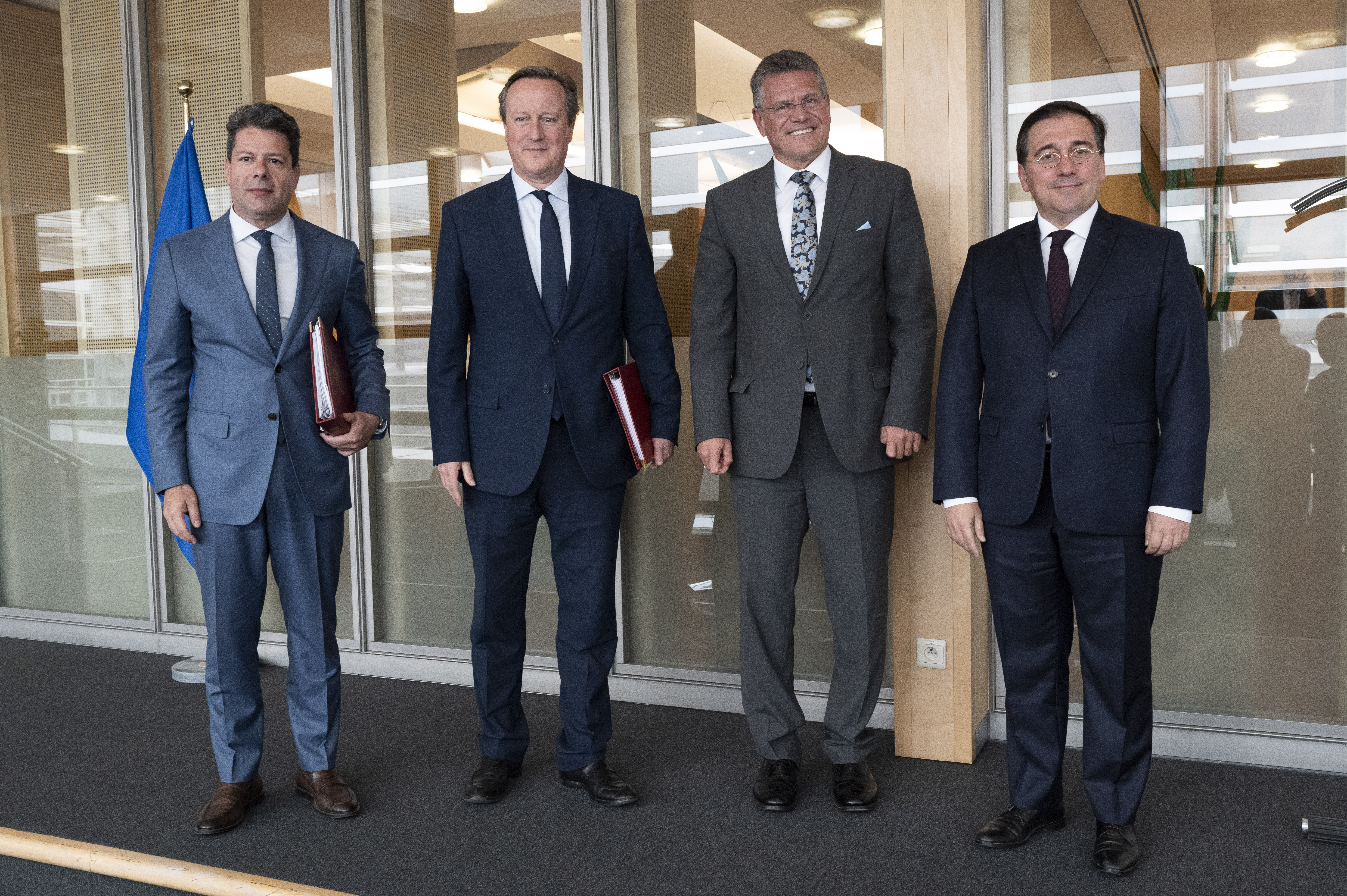 Fabian Picardo, David Cameron, Maros Sefcovic e José Manuel Albares. Comisión Europea