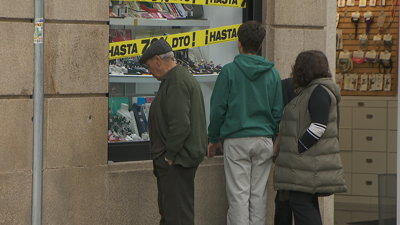 Xente na rúa en Ourense