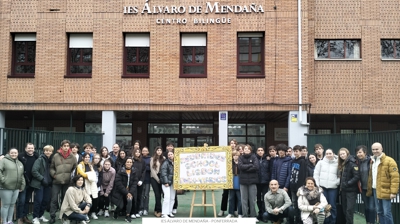 Imaxe de arquivo de profesores e alumnos do IES Álvaro de Mendaña de Ponferrada nun intercambio cun centro educativo portugués na rede social X (@iesamendana)