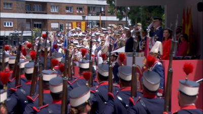 Os reis presiden en Oviedo o desfile conmemorativo do día das Forzas Armadas