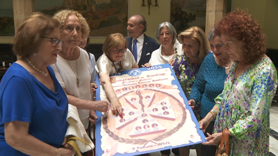 Parte das alumnas coa orla da primeira promoción de Enfermería de Ourense