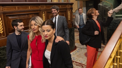 Yolanda Díaz este mércores no Congreso acompañada dos ministros de Sumar (Europa Press/Eduardo Parra)