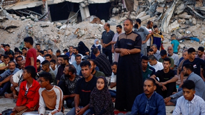 Ruínas da mesquita al-Al Rahma (Jan Yunis) tras un ataque israelí. REUTERS/Mohammed Salem