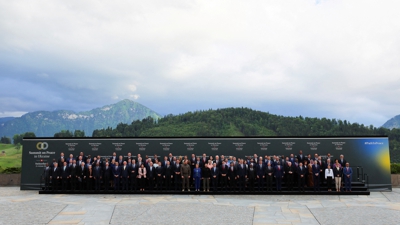 Foto de familia do cumio celebrado en Suíza. REUTERS/Denis Balibouse
