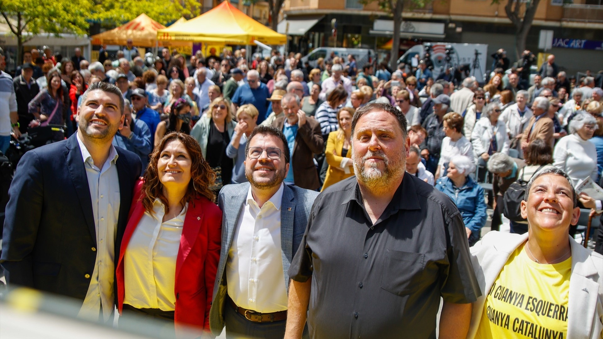 A vicepresidenta do Govern da Generalitat e número dous na lista de ERC para Barcelona Laura Vilagrà (2e), o presidente da Generalitat e candidato de ERC á reelección Pere Aragonès (c), e o presidente de ERC Oriol Junqueras (2d), durante un mitin de ERC en maio de 2024, en Pineda de Mar, Barcelona (Kike Rincón / Europa Press).