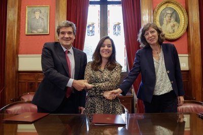 José Luis Escrivá, Ines Rey e Mayte Ledo no asinamento do convenio de AESIA (EFE/Cabalar)