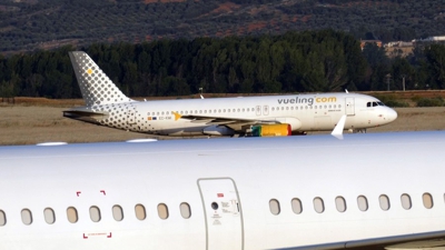 Un avión da compañía Vueling, nunha imaxe de arquivo (EFE/Beldad)