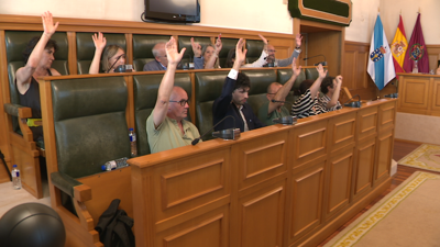 Votación da ordenanza sobre as VUT no pleno do Concello de Santiago de Compostela, este luns