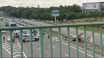 O avión de turismo cae sobre a autoestrada A4 en Seine et Marne en Francia cos tres ocupantes mortos